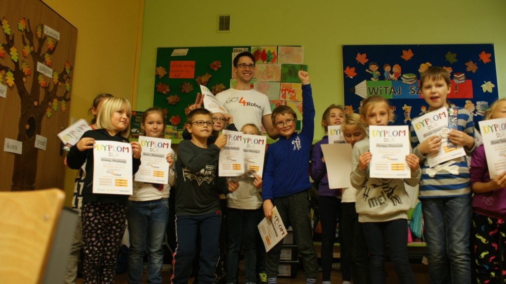 Pokaz robotów dla dzieci w szkole