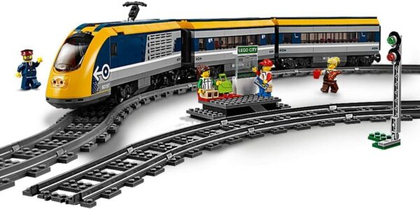 LEGO-City-Pociąg-pasażerski-60197-2